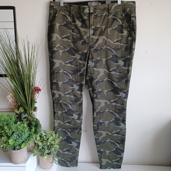 TORRID Camo Sky High Twill Skiinny Pant - Picture 2 of 8